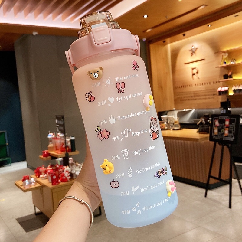 Bình Đựng Nước 2 Lít Dễ Thương Có Vạch Báo Giờ Uống Nước Phối Màu Cầu Vồng