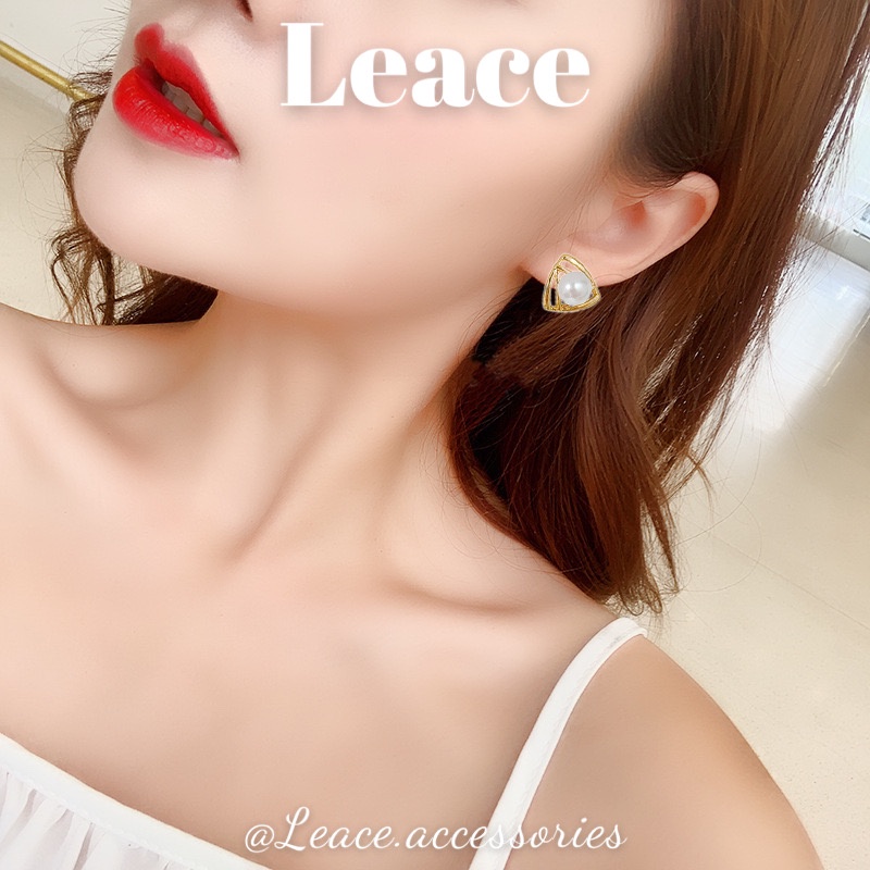 Bông tai khuyên tai tam giác rỗng đính ngọc ER015 Leace.accessories