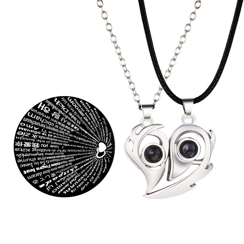 Set 2 Vòng cổ Mặt Trái Tim Chiếu Chữ I Love You Bằng 100 Ngôn Ngữ Khác Nhau Cho Cặp Đôi