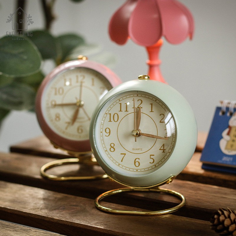 Đồng hồ để bàn báo thức phong cách vintage, retro