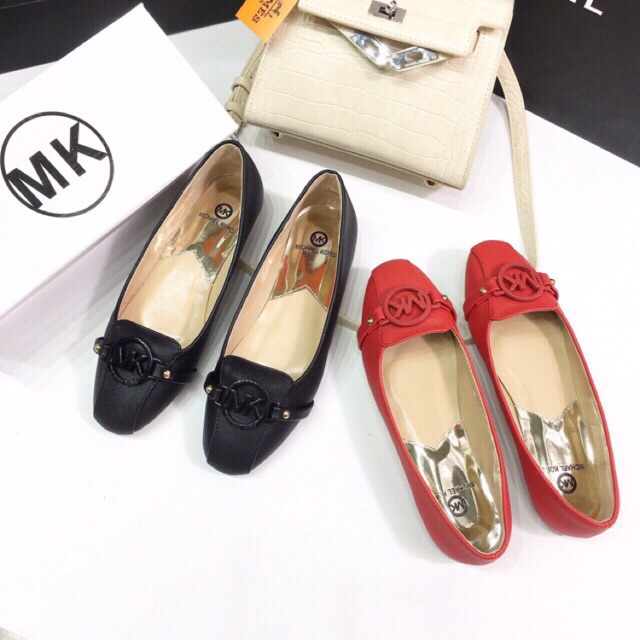 Giày bệt MK siêu HOT 2 màu đen và đỏ | BigBuy360 - bigbuy360.vn