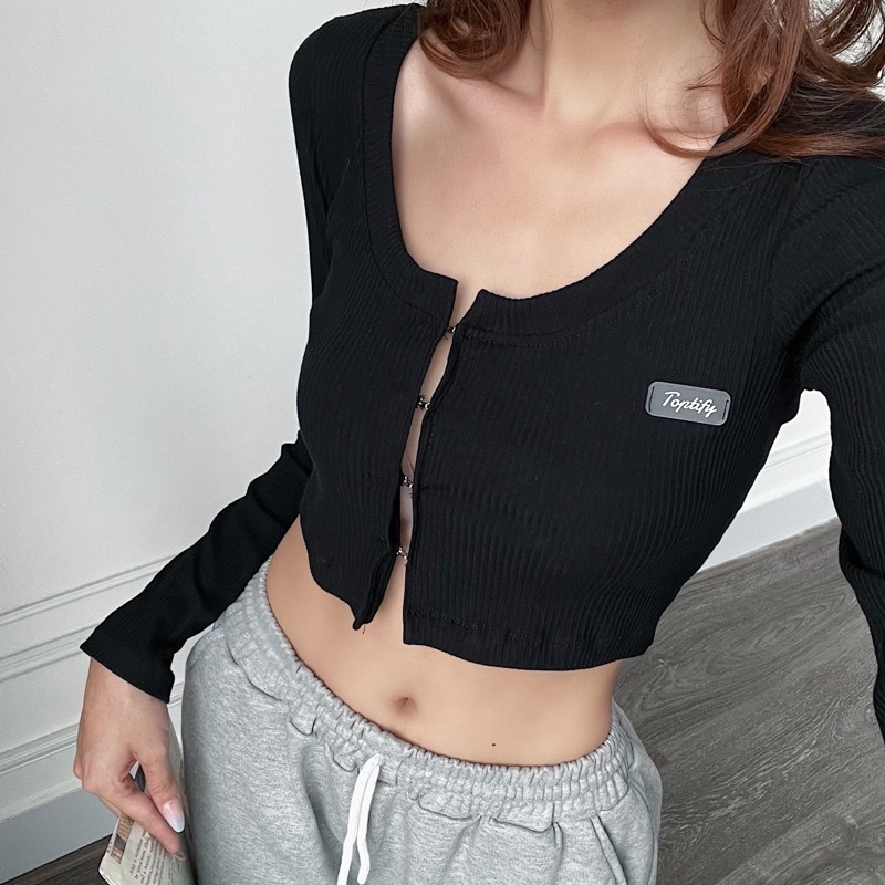 Áo croptop tay dài cổ tròn logo TOPTIFY kiểu nút cài form ôm body Easy Going Top AC08