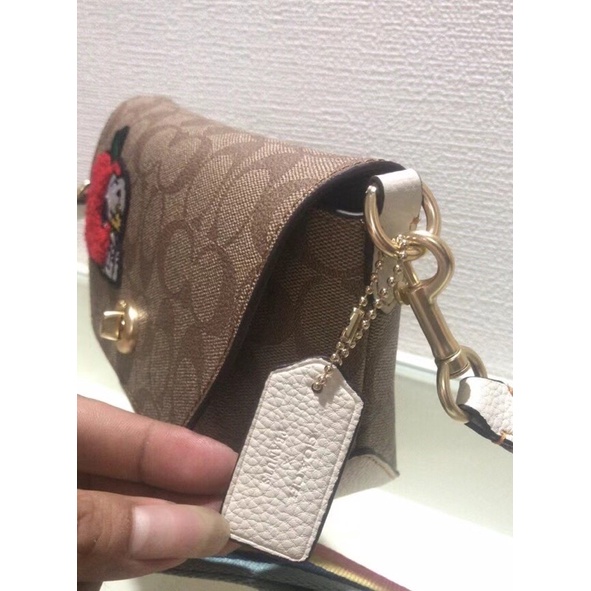 ✨ Túi Coach x Peanuts đeo chéo C4114