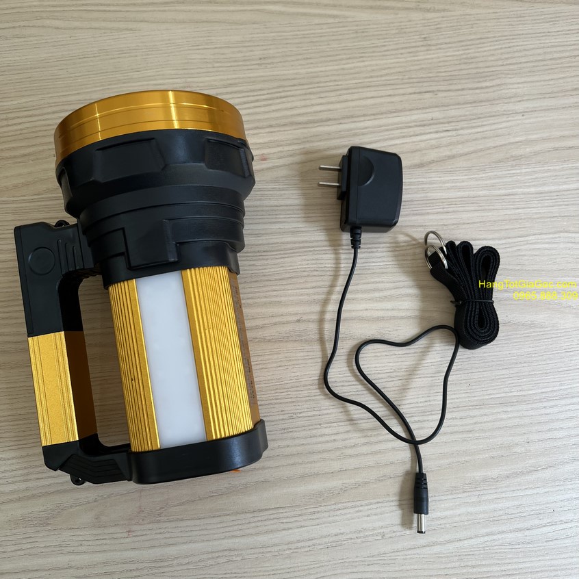Đèn pin xách tay cao cấp siêu sáng chiếu xa 800m, pin cực khỏe chiếu sáng 16 tiếng, có cổng sạc dự phòng