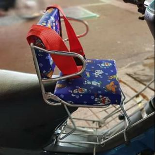 Ghê ngồi xe máy cho bé. #CHAT LIỆU INOX .CÓ ĐAI AN TOAN CHO BÉ DANH CHO XE SỐ .PHU HOP VỚI BE 24 THANG TUỔI TRỞ LÊN