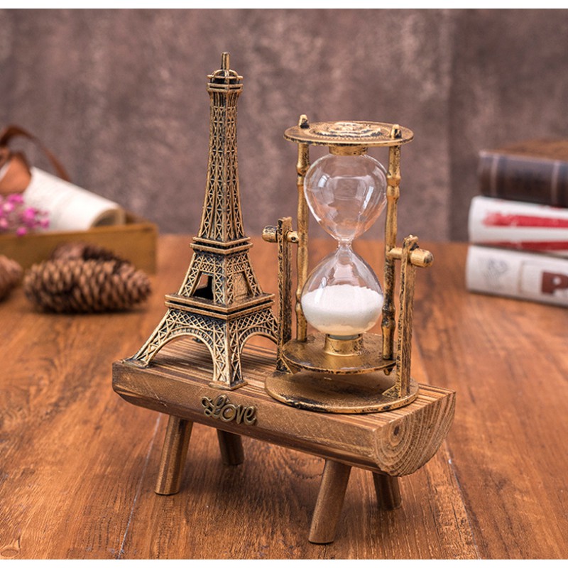 Tháp Eiffel và đồng hồ trang trí