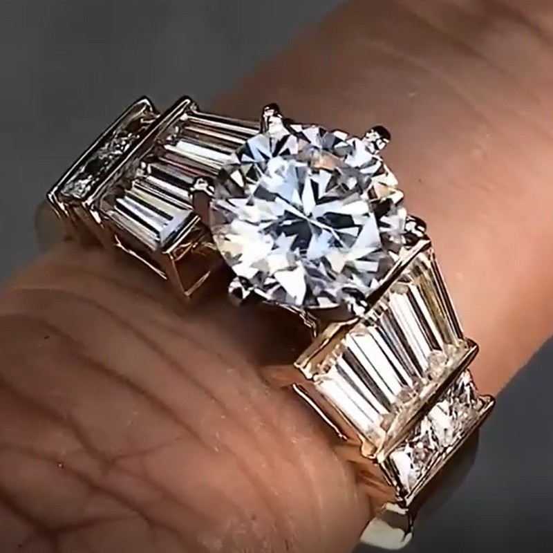 Nhẫn Đính Hôn Kim Cương Nhân Tạo Hình Thang 3.5 Carat