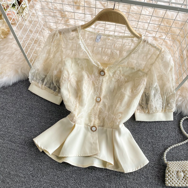 Set áo ren ba nút + quần short ôm cá tính | BigBuy360 - bigbuy360.vn