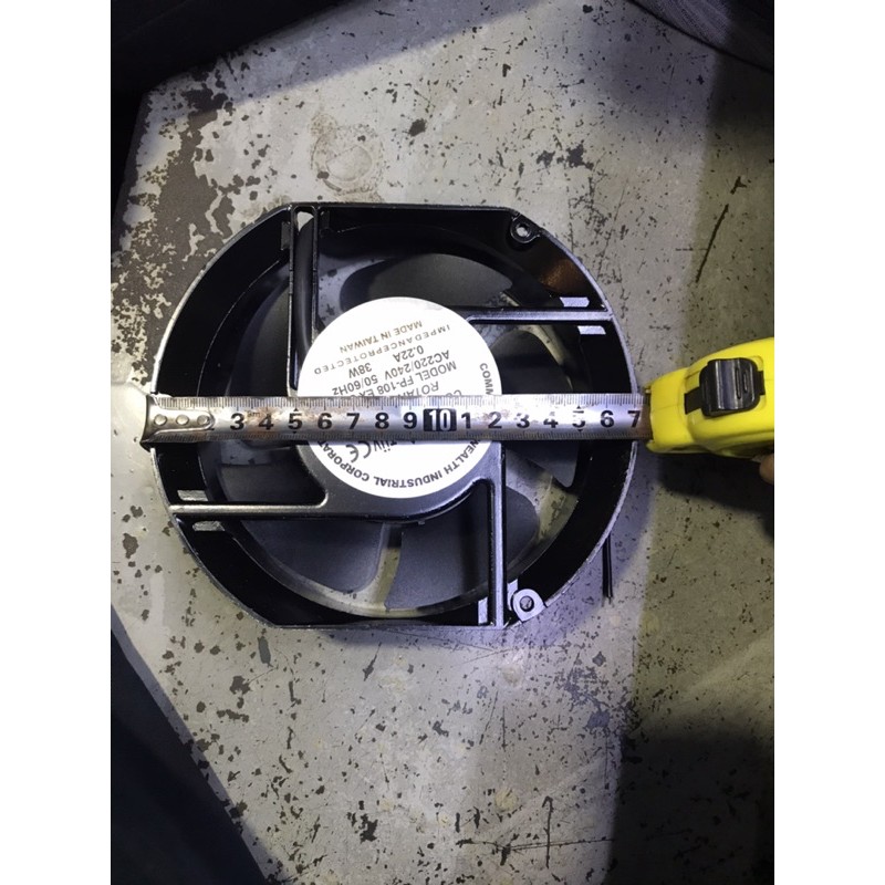 Quạt tản nhiệt 15x17cm chạy điện 220V kèm lưới sắt bảo vệ