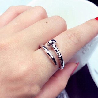 Nhẫn titan cây đinh trắng