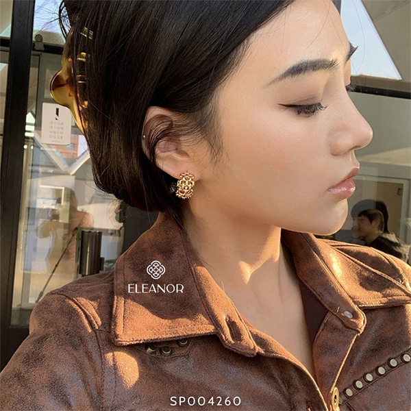 Bông tai nữ chuôi bạc 925 Eleanor Accessories viền dày hình lưới cong chữ C phụ kiện trang sức 4260