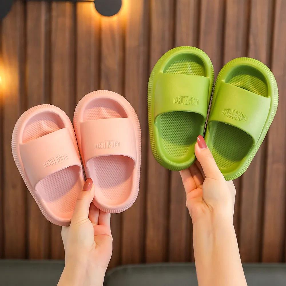 Dép đi trong nhà kiểu dáng basic- Dép lê trẻ em đế đúc bánh mì