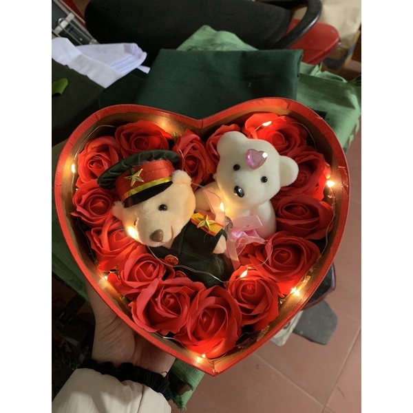Gấu bông bội đội công an hộp trái tim
