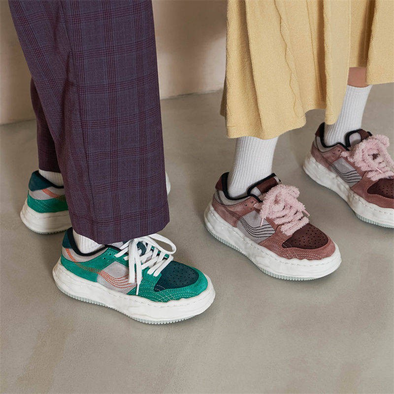 Giày thể thao canvas đế bằng màu trắng phong cách retro Deshi 2021 mới cho nữ