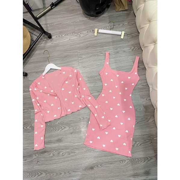 Set váy body hai dây tim và áo khoát kèm