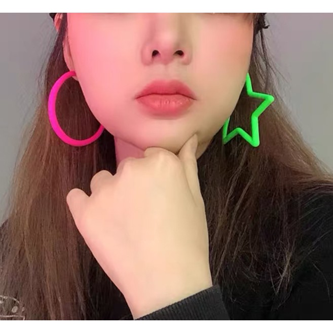 Khuyên Tai Hình Tròn Lớn Màu Sắc Dạ Quang Phong Cách Âu Mỹ Phổ Biến Dành Cho Bạn Gái