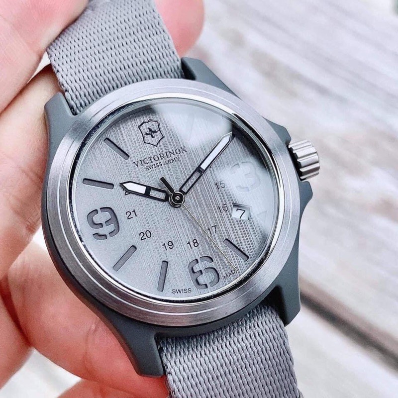 Đồng Hồ Nam Dây Vải Victorinox Swiss Army 241515