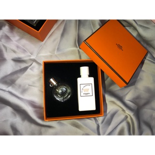 Set gồm 1 nước hoa Hermes mini size và 1 body lotion Hermes 20ml hoặc 1 sữa tắm 20ml