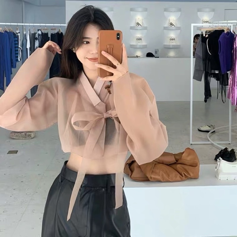 Áo Hanbok cách tân trong suốt màu hồng đất