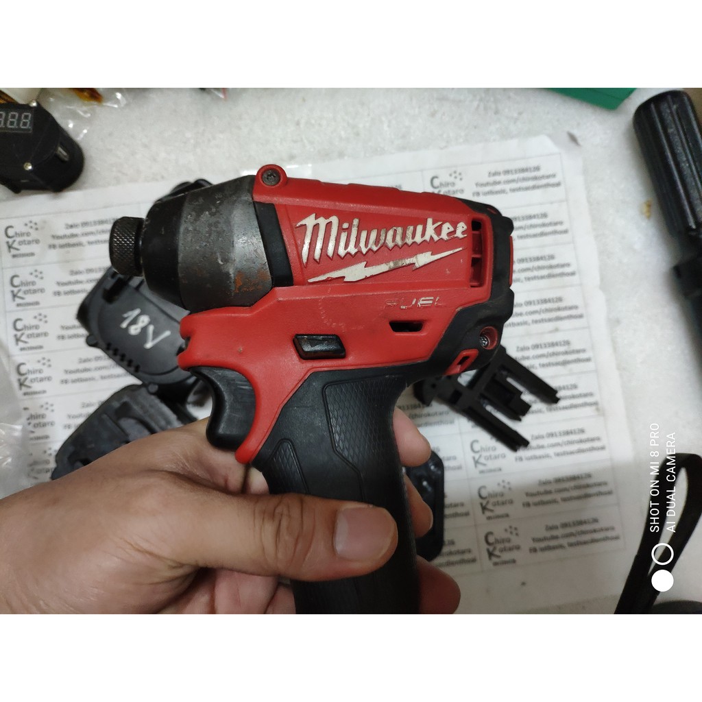 Đế chuyển pin máy khoan, vit Milwaukee M18 sang dùng hộp pin cài Makita