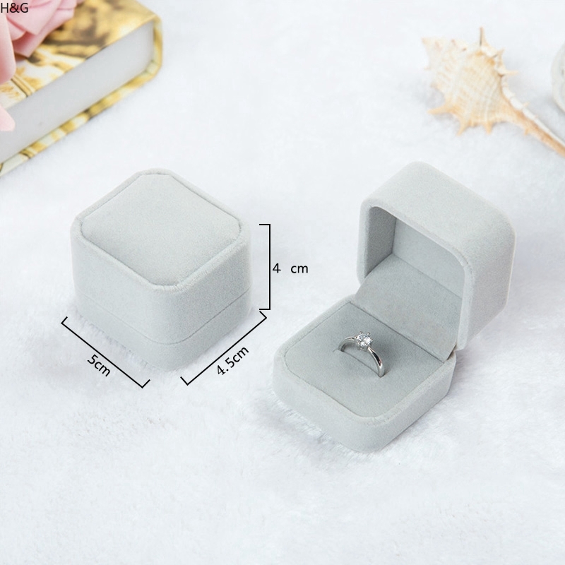 Hộp đựng trang sức hình vuông chất liệu vải nhung sang trọng cho cô dâu