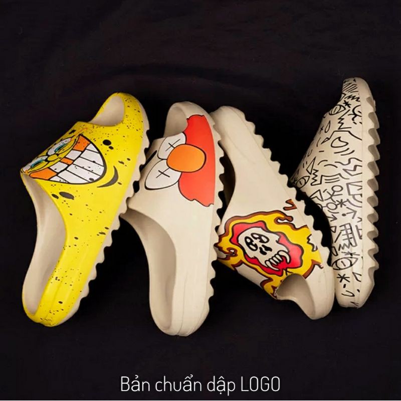 DÉP KAWS HỌA TIẾT CÓ LOGO - BAO XỊN