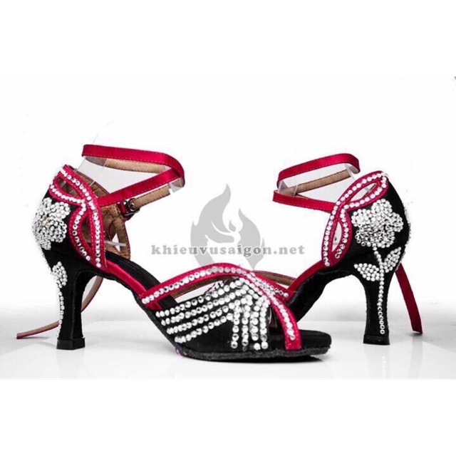 Giày khiêu vũ đinh đá