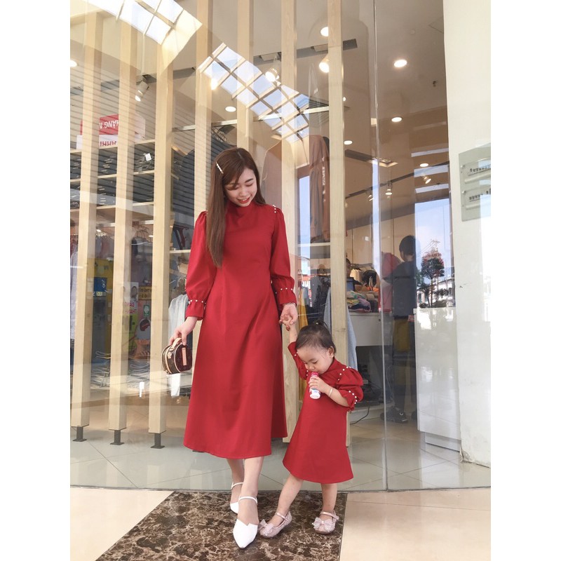 Đồng phục gia đình lịch sự - đồ gia đình màu đỏ - áo gia đình mặc Tết - váy áo gia đình màu đỏ nổi bật