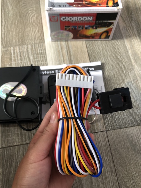 Sản phẩm gia đình làm: Phụ tùng ô tô/ combo 10 bộ khiển cửa VO3TR/G2188-12V khóa cửa