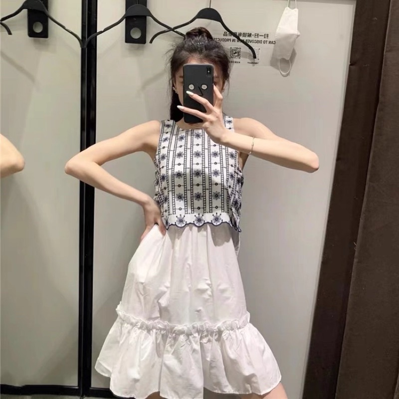 CÓ SẴN Váy sát nách vải thô thêu hoa