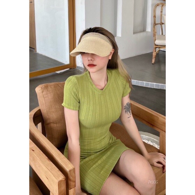 Đầm ôm body tay ngắn chất len xốp xương cá, váy len xốp cổ tròn ôm body sexy D3131