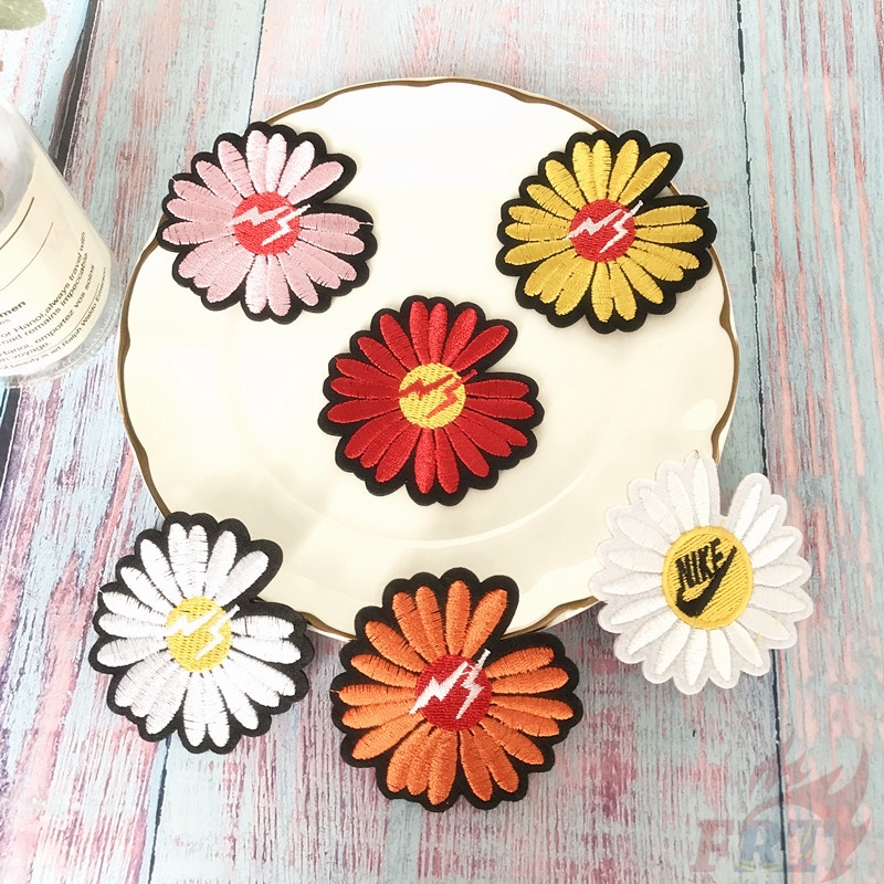 ☸ Sticker Ủi Thêu Hình Hoa Cúc Xinh Xắn ☸ 1 Miếng Dán Ủi Quần Áo Hình Bàn Tay