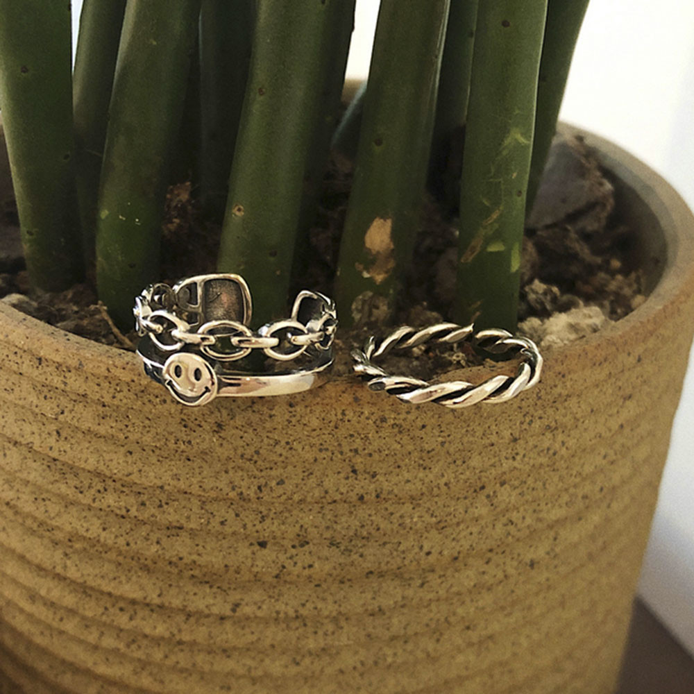 2-Piece Retro Dmiley Face Chain Twist Ring Couple Set