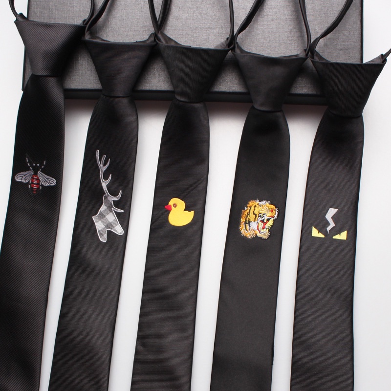 Cà Vạt Màu Đen Chất Liệu Lụa Polyester In LOGO Độc Đáo