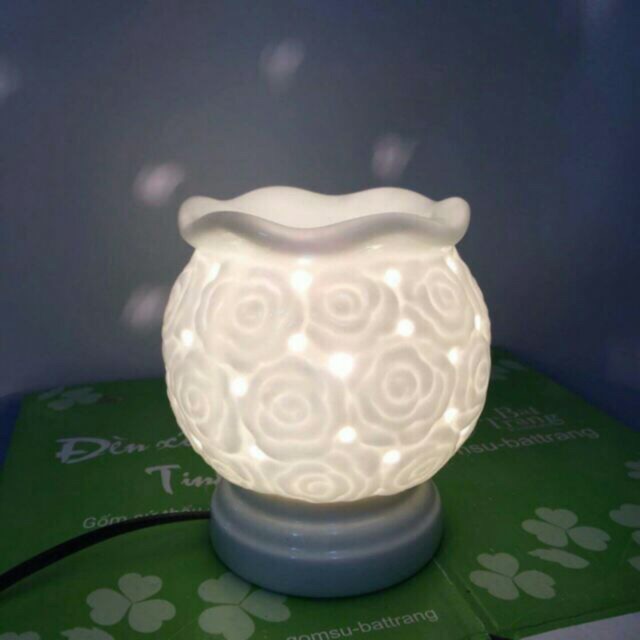Mẫu đèn xông tinh dầu trắng