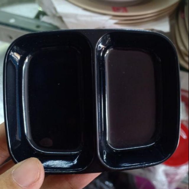 5 đĩa nhựa đen phíp đựng muối chấm 2 ngăn cao cấp