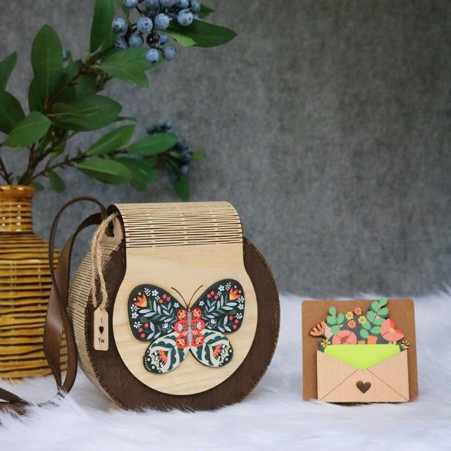 Túi xách handmade gỗ- Hoạ tiết nổi độc đáo