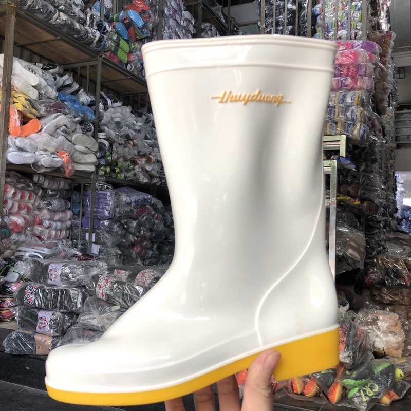 Ủng đi mưa bảo hộ lao động Thuỳ Dương chính hãng, cao su bền đẹp giá rẻ