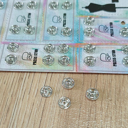 Vỉ Nút Bấm Thép Kết (May) Bằng Tay 7mm Dùng Cho May Mặc Màu Đen - Màu Trắng ( 36 nút / vỉ )