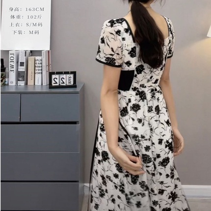 Đầm Hoa Hồng Cổ Vuông Nhấn Eo Xinh Xắn Dành Cho Nữ