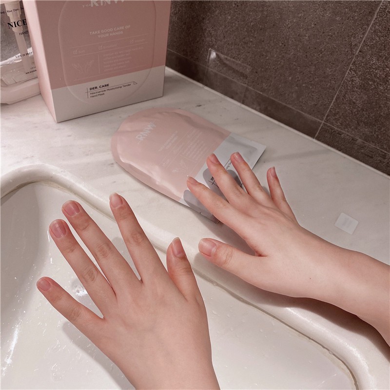 Hộp 5 đôi mặt nạ bao tay dưỡng ẩm RNW làm trắng tẩy tế bào chết cho nữ