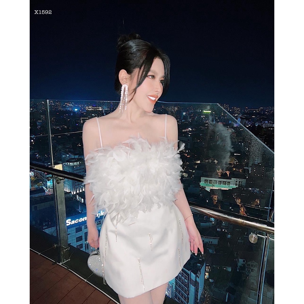 ĐẦM HAI DÂY LÔNG VŨ NGỰC