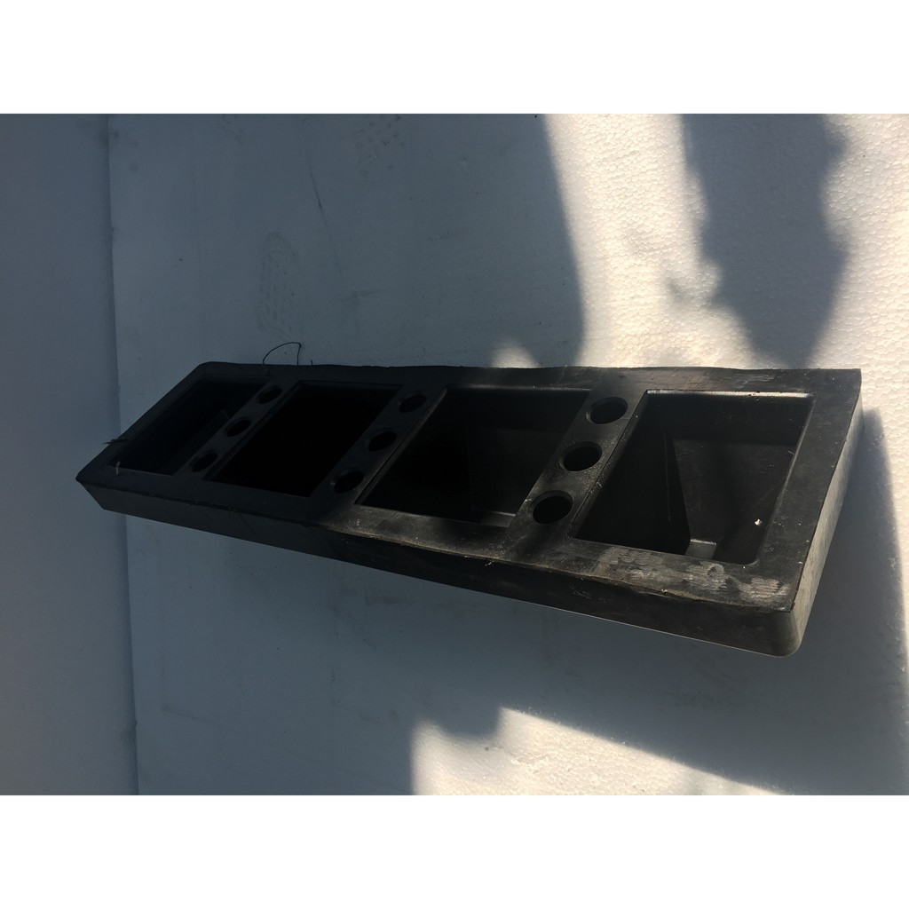 CHẶN BÁNH XE CAO SU KBN560 CAO 10CM GẮN CỐ ĐỊNH CAO CẤP