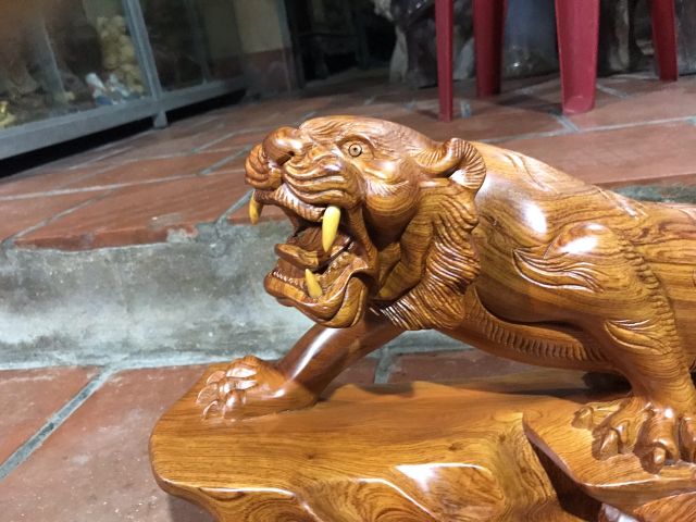 Tượng con hổ gỗ hương