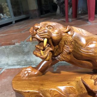Tượng con hổ gỗ hương
