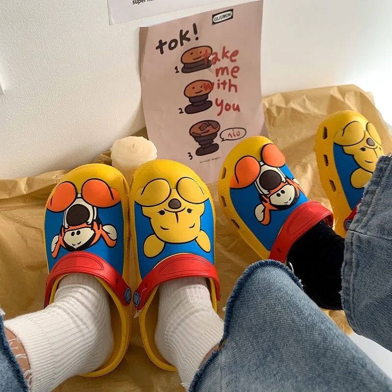 Dép Quai Ngang Họa Tiết Gấu Pooh Dễ Thương FT2463