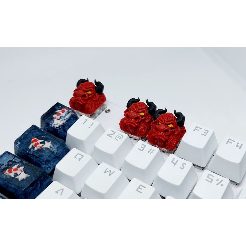 Keycap Bò Clone tone đỏ đậm đen trang trí bàn phím cơ.