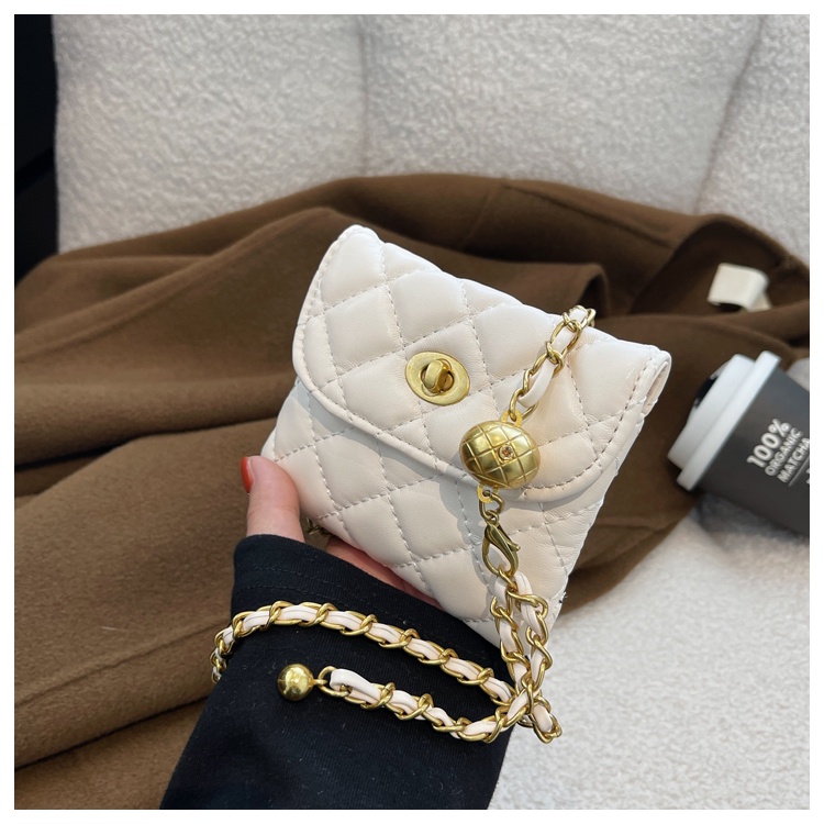 Túi Đeo Chéo Vai Dây Xích Hình Thoi Nhỏ Phong Cách Retro Thời Trang Chất Lượng Cao Mới Dễ Phối Đồ Dành Cho Bạn Nữ