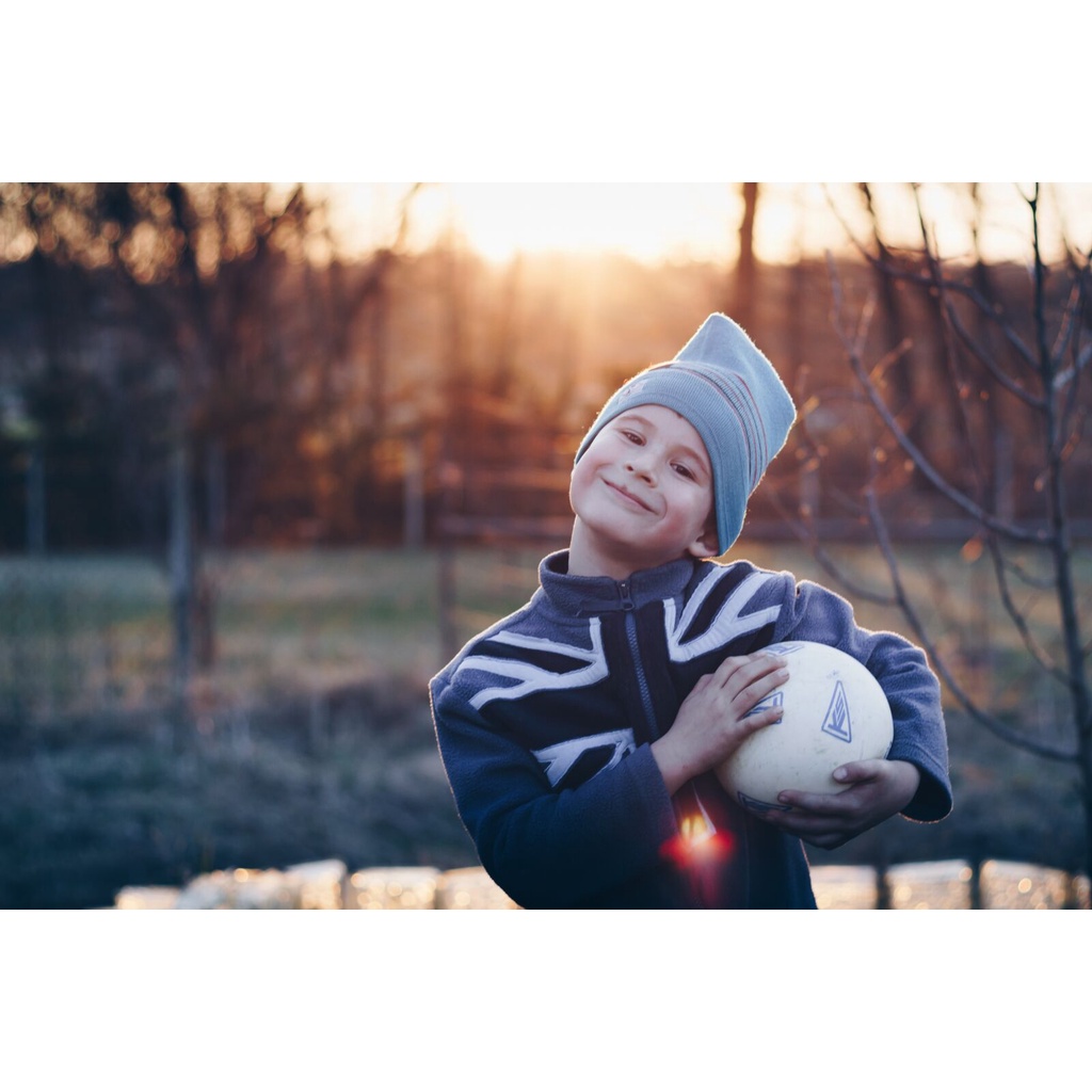 Bộ máy ảnh Canon EOS 100D  kèm ống kính Canon EF-S 18-55mm