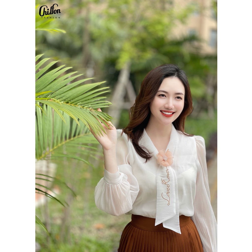 Áo sơ mi nữ công sở nữ cổ thêu cài hoa thiết kế by Chiffon | BigBuy360 - bigbuy360.vn